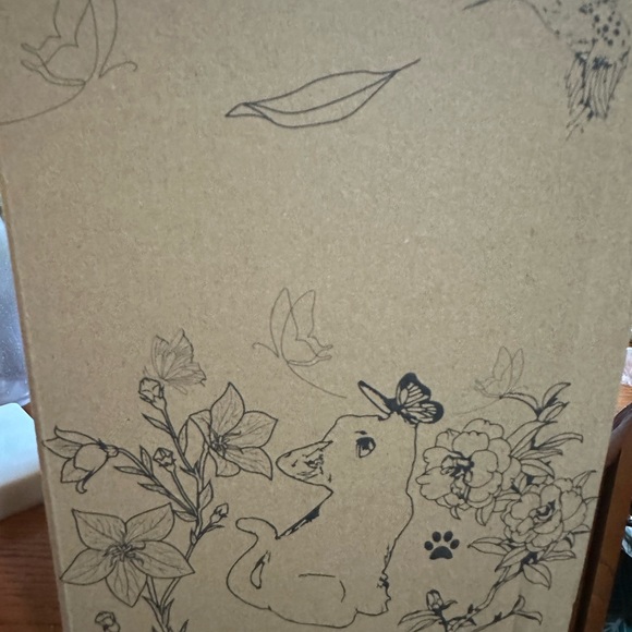 Charming Gray Cat Figurine with Butterfly Accent (solar lit) 11 inches high - Picture 8 of 10